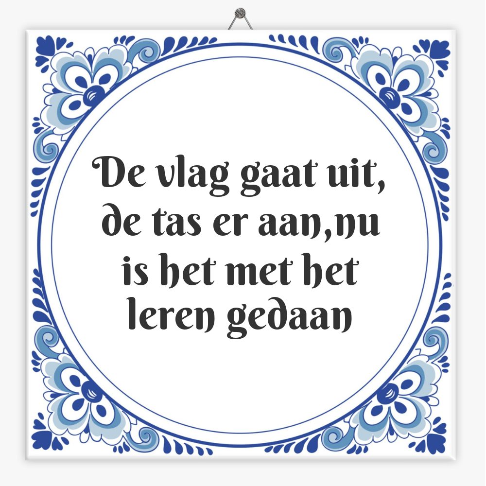 De vlag gaat uit, de tas er aan,nu is het met het leren gedaan